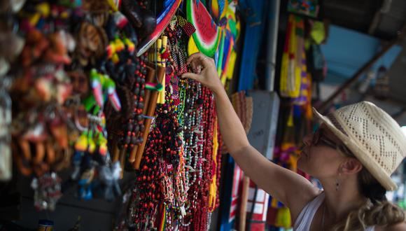 Negocios Empezarán A Emitir Facturas A Turistas Extranjeros Para Devolución Del Igv Lima Gris 8692